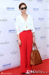 组图：韩星姜虎东刘在石贺好友禹成民大婚