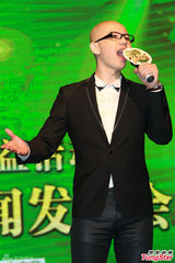 组图：李咏离开央视后正式加盟新节目