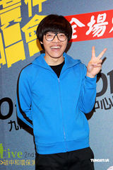 幻灯：卢广仲香港个唱尾场落幕 出席庆功宴兴奋难掩