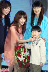 组图：孟庭苇出新碟称将封刀 爱子可爱助阵