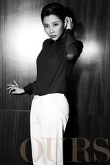 组图：殷桃杂志写真显清新干练气质