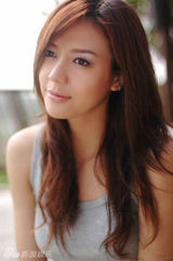 组图：周韦彤背心蓝裙唯美写真 宅男女神清纯大气