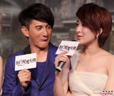 组图：吴奇隆卖萌照集锦 吐舌嘟嘴孩子气十足