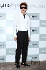 组图：孙丹菲金载沅等戴墨镜出席活动