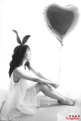 组图：吴丹妮创作曲获肯定 中秋扮玉兔甜美