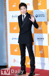 组图：郑雨盛(郑宇成)李准等亮相第14届全州电影节红毯