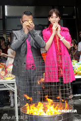 幻灯图：林志玲助阵模特公司开工 泳装环节趣味十足