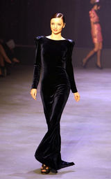 幻灯图集：布鲁姆女友米兰达性感新装秀