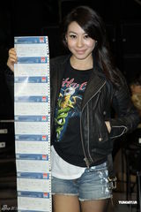 组图：小红莓乐队三度来台开唱 李心洁夫妇现身