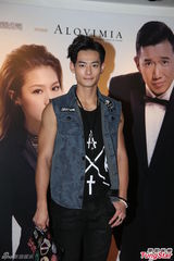 组图：《烂滚夫妻》首映 杜汶泽周秀娜造势