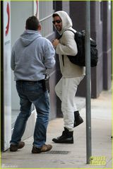 组图：同志男星瑞奇马丁澳洲开唱 连帽衫时尚