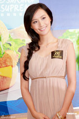 高清图：陈法拉出席美食活动 淡雅装扮展笑容 