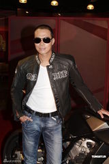 组图：谢天华与影迷聚会 新片可能继续搭档陈法拉 