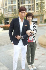 组图：陈键锋穆婷婷《女人泪》发布会默契十足