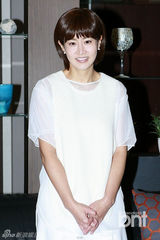 组图：郑俊浩新剧《你邻居的妻子》现场公开