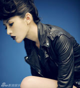 组图：王梓诺登杂志封面 性感扮嫩都给力