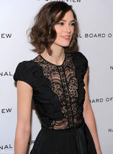 高清组图：凯拉-奈特利黑色蕾丝透视装亮相纽约