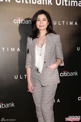 组图：钟楚红时尚造型现身容颜姣好