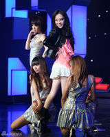 幻灯图：霍思燕性感舞姿险走光 眼神魅惑长腿撩人