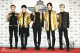 组图：SHINee出席演唱会记者会 舞台妆妖艳帅气
