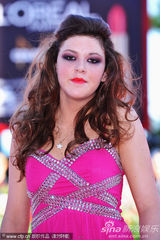 组图：《呼啸山庄》威尼斯首映 影片主创齐聚