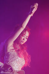 组图：张靓颖深圳演唱会大跳江南style