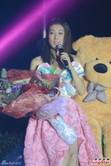 组图：钟嘉欣热力开唱 陈慧琳担任嘉宾