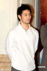 高清图：中孝介等助阵海派春晚 成龙周立波对侃