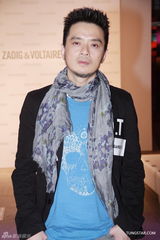 组图：文咏珊清爽亮相时装展 黄耀明展留须造型