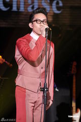 组图：林宥嘉为公益开唱 翻唱张学友《李香兰》