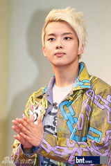 组图：韩男团B.A.P出席粉丝签名会