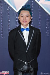 组图：黎芷珊黑裙优雅 牵手王祖蓝喜感十足