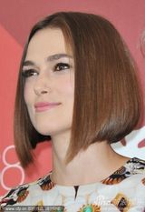 组图：《危险方法》记者会 奈特莉花裙黑超抢眼