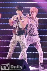 组图：朴宰范INFINITE等热唱PEPSI演唱会