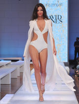 组图：超模米兰达-可儿悉尼走秀性感美艳