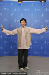 幻灯图集：成龙柏林现场唱《大兵小将》主题曲