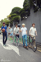 组图：SuperJunior街头随拍尽享愉快派对