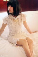 组图：阿悄最新写真展现文艺与性感两面性