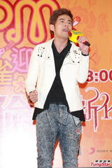 高清图：周杰伦香港签唱火爆 被与蔡依林比胸