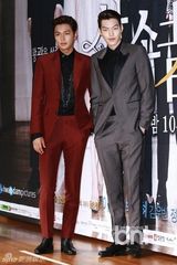 组图：李敏镐红装宣传《继承者》 主创华丽齐聚