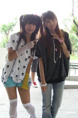 组图：13岁创作歌手许雅涵 任红十字会奖学金大使