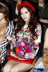 组图：2AMDavichi等明星出席首尔时装秀