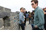 组图：阿汤哥抵京游长城 秀中文赞中国文化