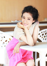 组图：刘思彤艳丽色彩写真休闲随意