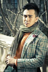 组图：翟天临潮范街拍大片 展优质暖男魅力