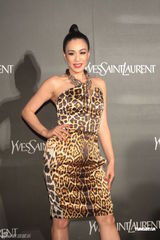 组图：钟丽缇台湾走秀 性感豹纹洋装搭配红唇