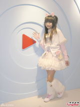 组图：萝莉许雅涵与叶子瑄为香港电影节献祝福