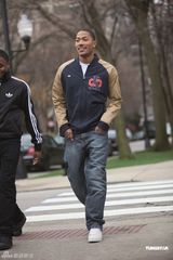 组图：陈奕迅演绎品牌精神 展现团队热情