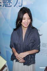 组图：林熙蕾婚后首亮相 低胸秀酥胸坦诚已怀孕