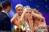 组图：美国青少年小姐选美比赛 加州小姐夺冠